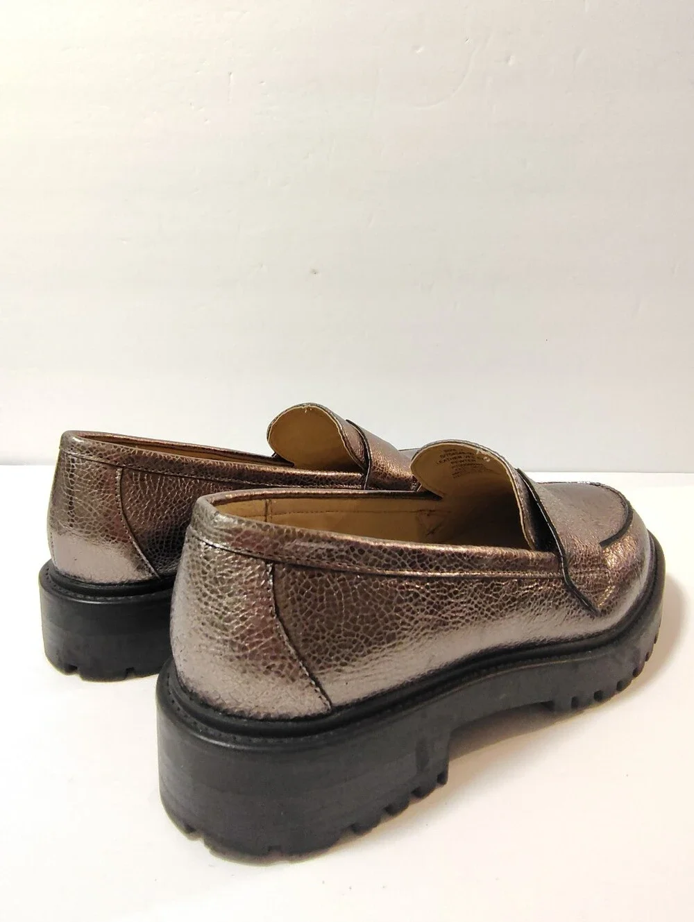 Banana Republic Vee Strap Leather Metallic Pewter Lug Sole Moc-Toe Lugg Loafer 7